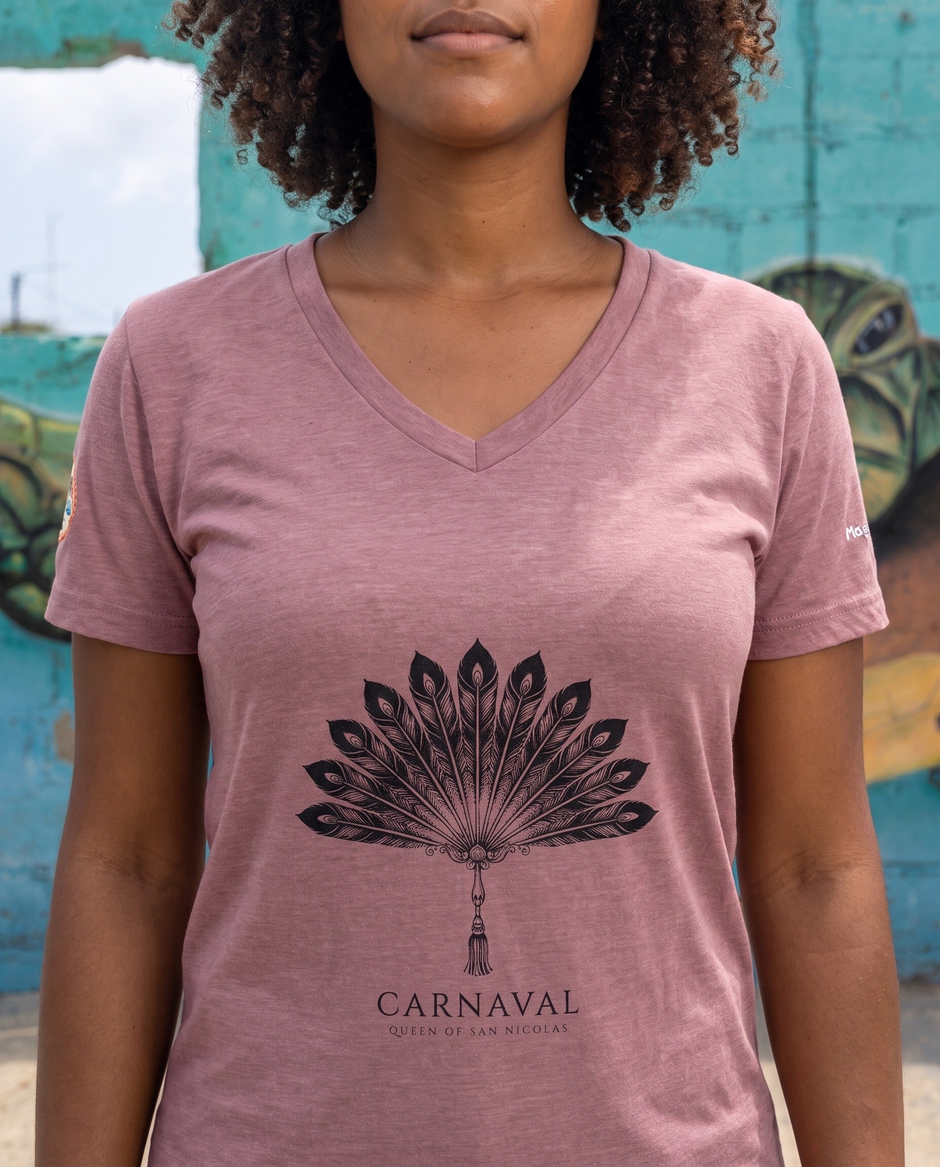 Aruba Carnaval Feather Fan V-Neck Tee close-up of the design, Heather Mauve
